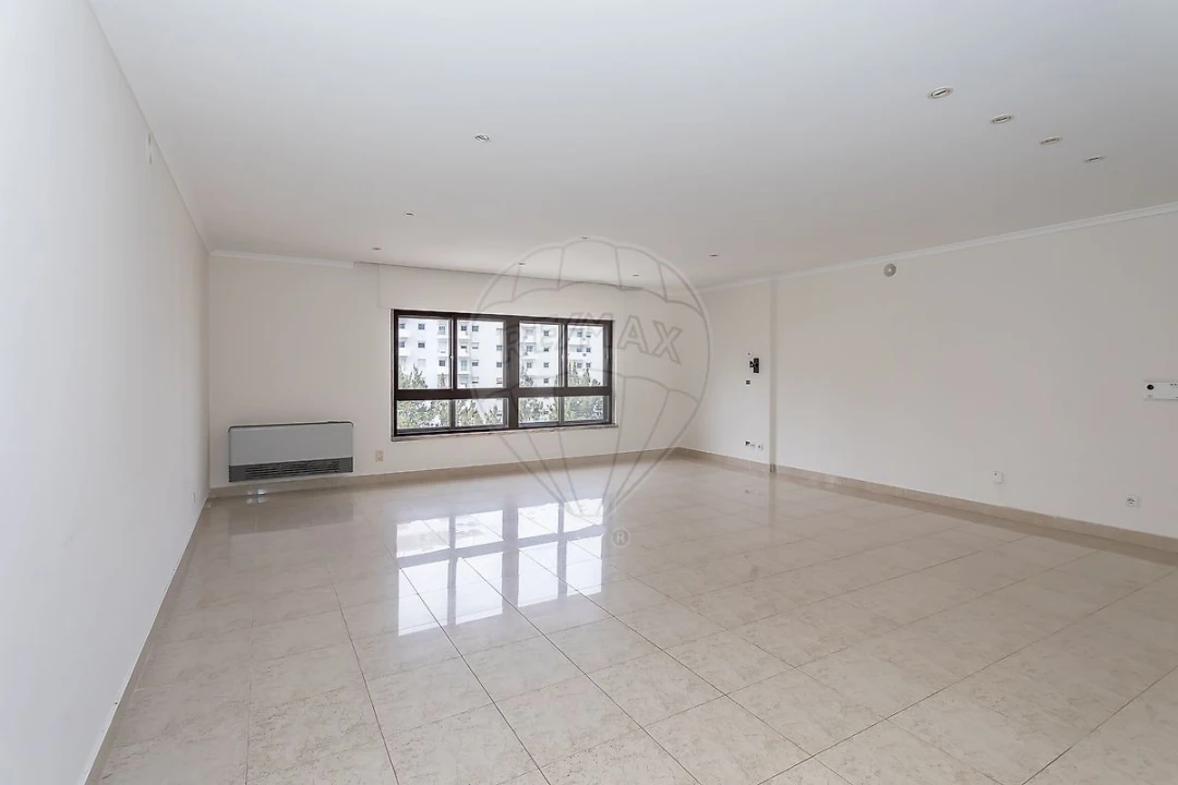 Apartamento T3 para Arrendamento em Alfragide Foto 3