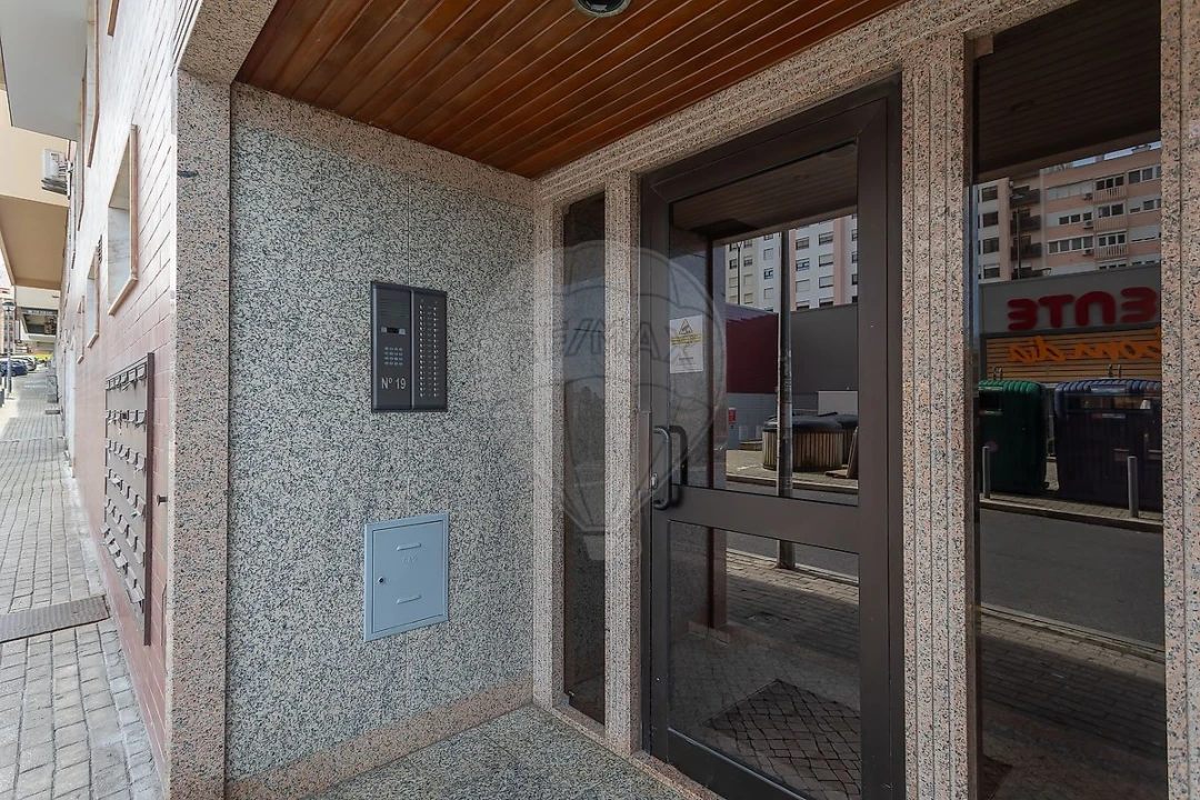 Apartamento T3 para Arrendamento em Alfragide Foto 30