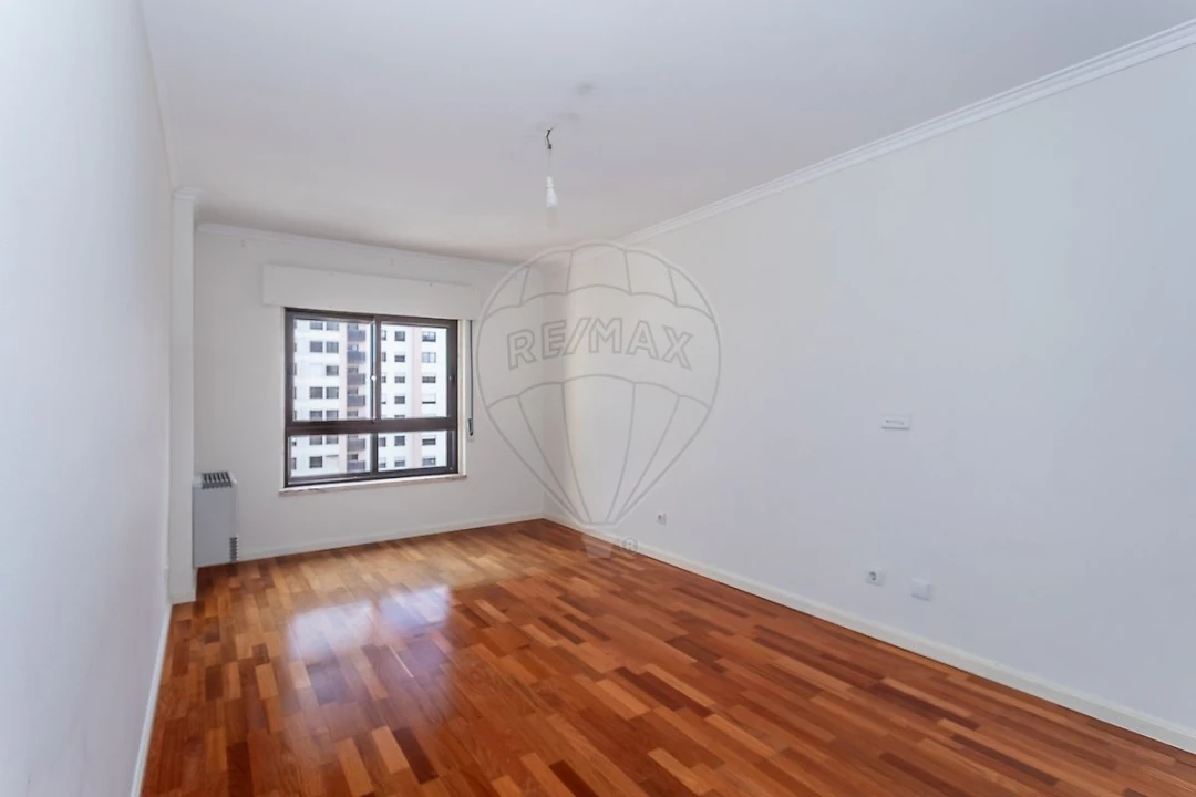 Apartamento T3 para Arrendamento em Alfragide Foto 20