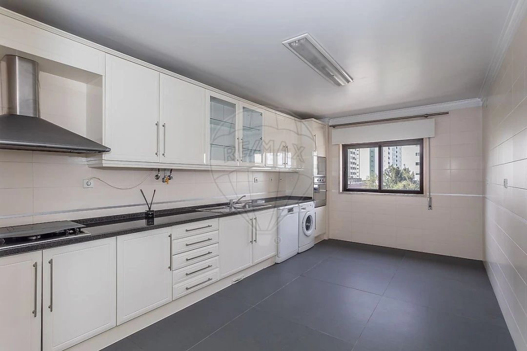 Apartamento T3 para Arrendamento em Alfragide Foto 13