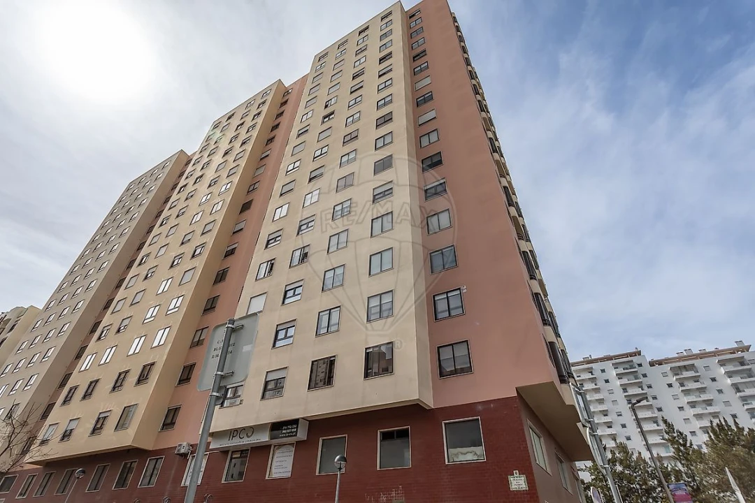 Apartamento T3 para Arrendamento em Alfragide Foto 31