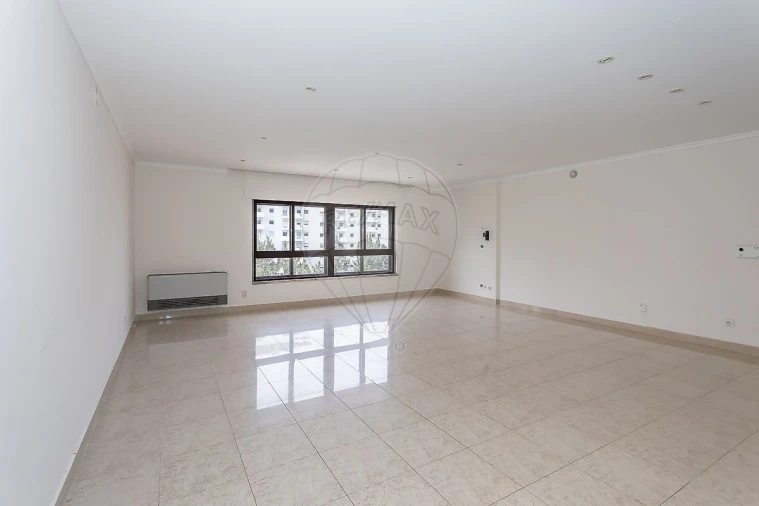 Apartamento T3 para Arrendamento em Alfragide Foto 3