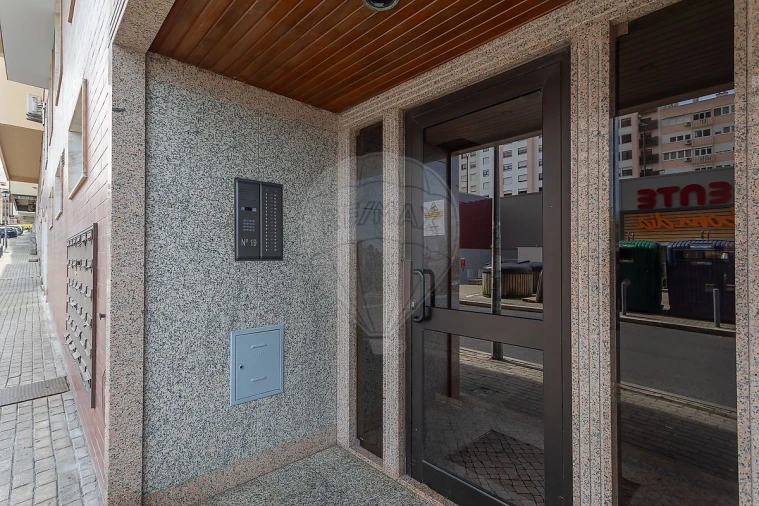 Apartamento T3 para Arrendamento em Alfragide Foto 30