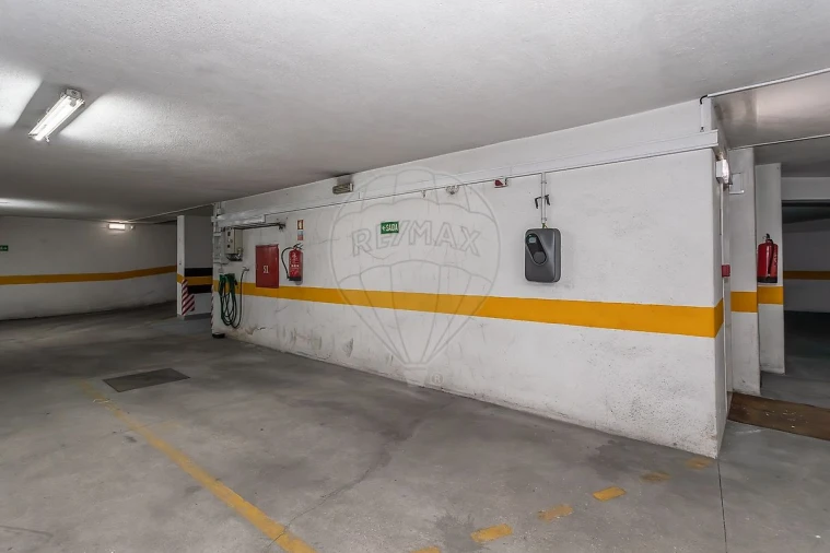 Apartamento T3 para Arrendamento em Alfragide Foto 29