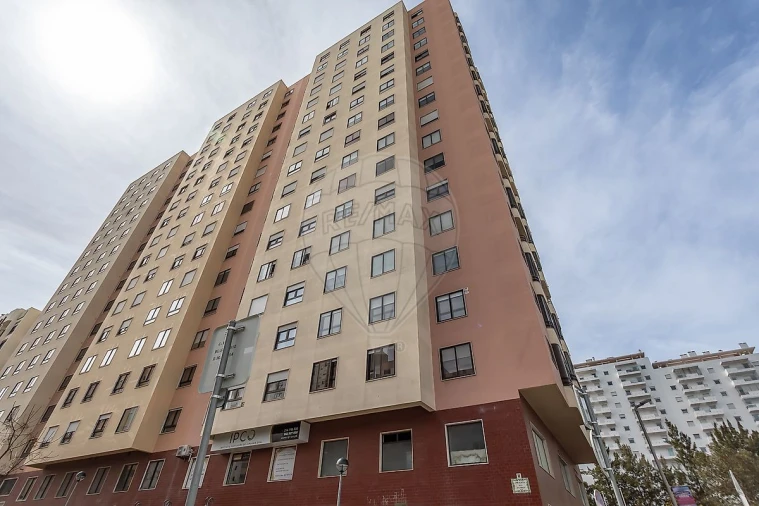 Apartamento T3 para Arrendamento em Alfragide Foto 31