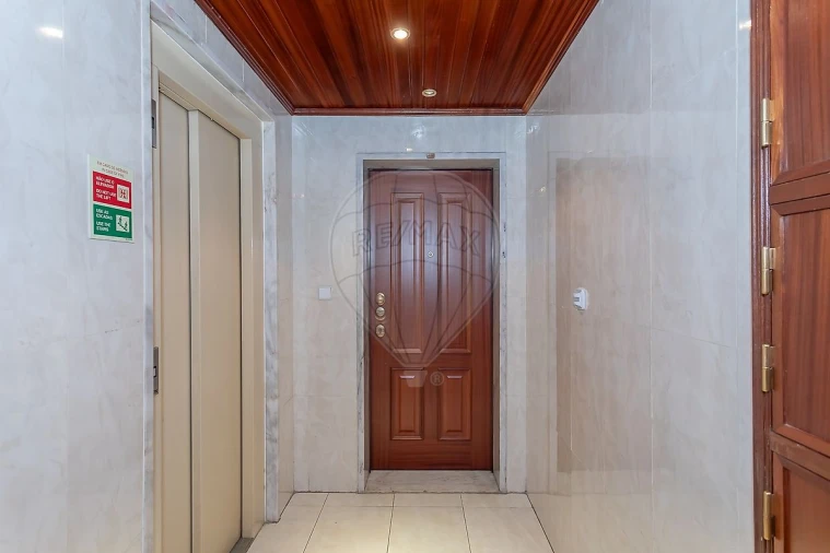 Apartamento T3 para Arrendamento em Alfragide Foto 7