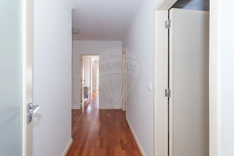 Apartamento T3 para Arrendamento em Alfragide Foto 16