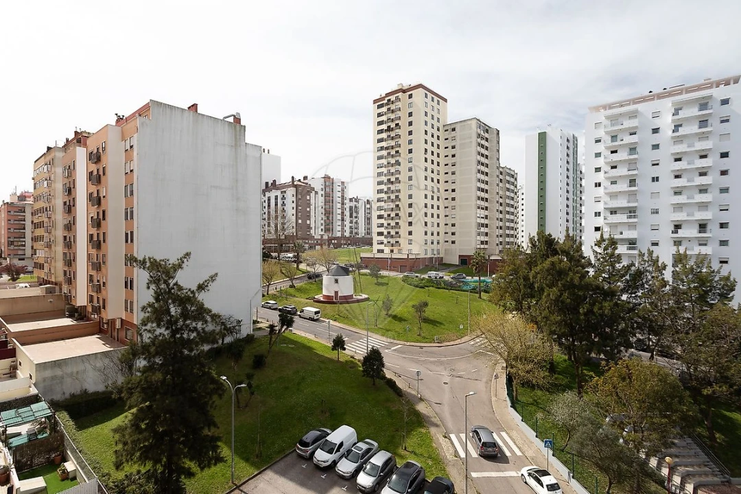 Apartamento T3 para Arrendamento em Alfragide Foto 6