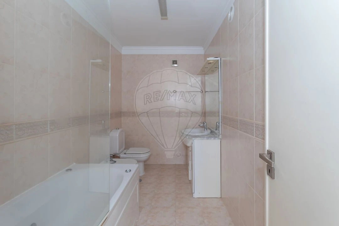 Apartamento T3 para Arrendamento em Alfragide Foto 22