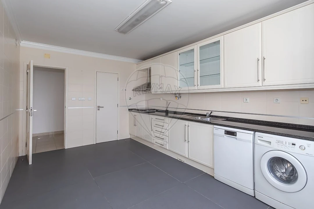 Apartamento T3 para Arrendamento em Alfragide Foto 14