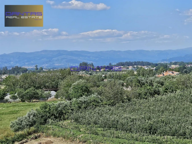 Moradia T4 para Venda em Mire de Tibães Foto 12