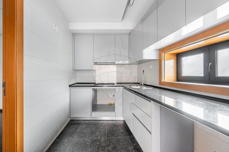 Moradia T3 para Venda em Fermentões Foto 16