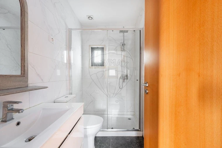 Moradia T3 para Venda em Fermentões Foto 3