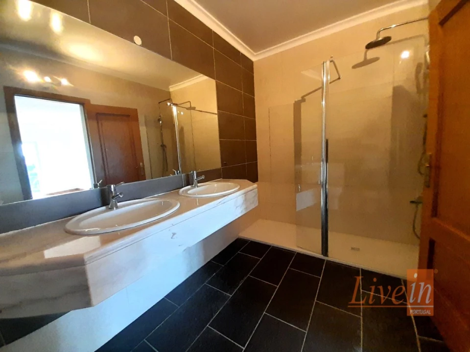 Apartamento T4 para Arrendamento em Ericeira Foto 29