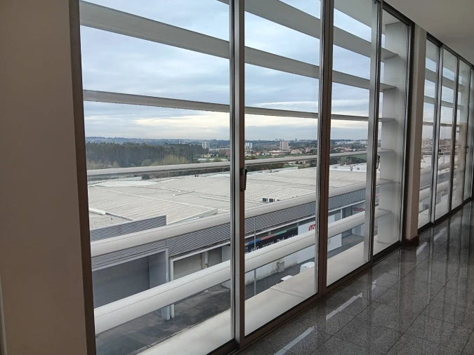 Escritório para Arrendamento em Moreira Foto 3