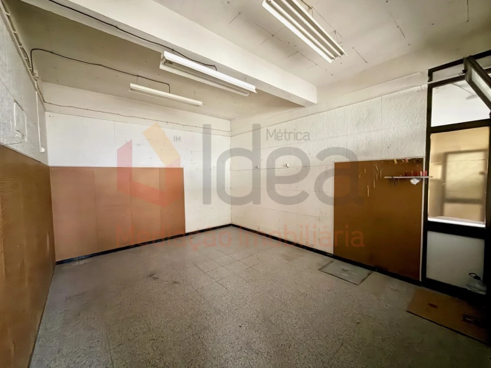 Loja para Arrendamento em Amora Foto 3