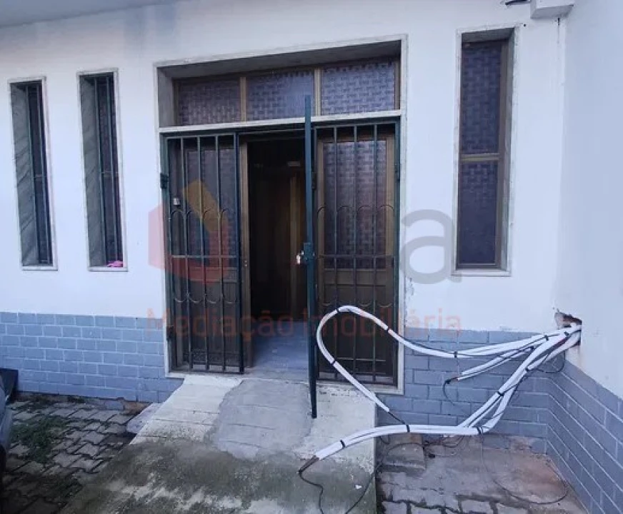 Loja para Arrendamento em Amora Foto 10