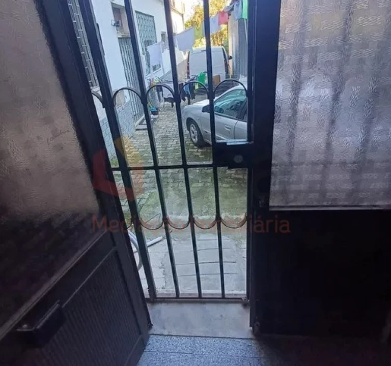 Loja para Arrendamento em Amora Foto 9