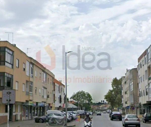 Loja para Arrendamento em Amora Foto 14