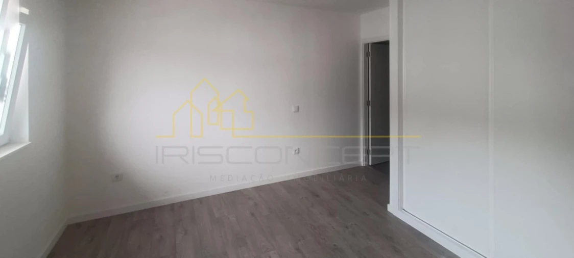 Moradia T4 para Venda em Marinha Grande Foto 17