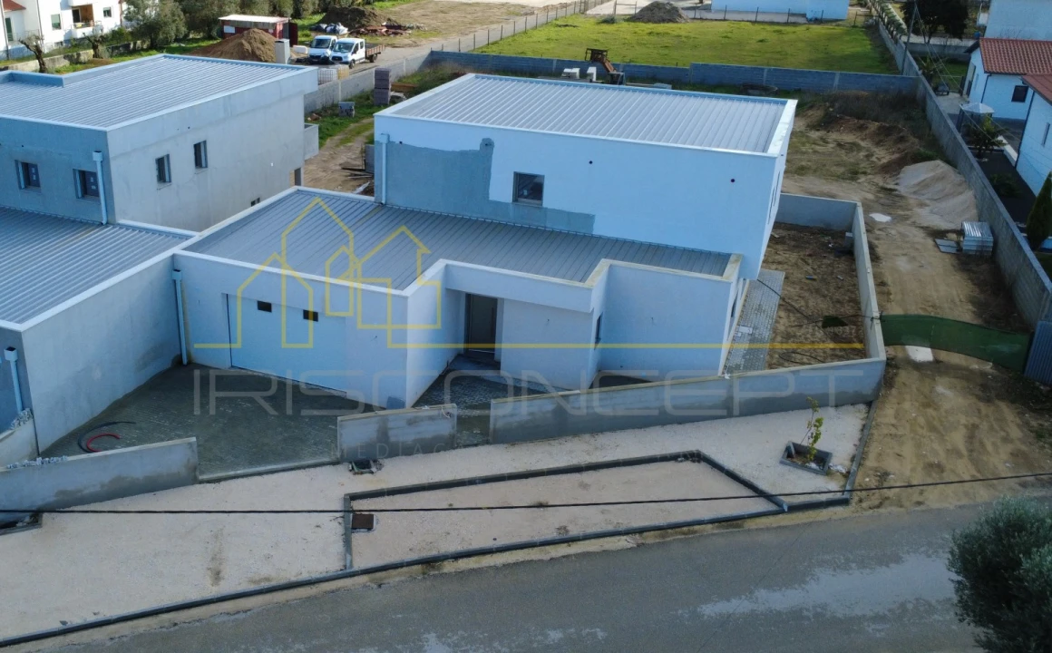 Moradia T3 para Venda em Batalha Foto 3