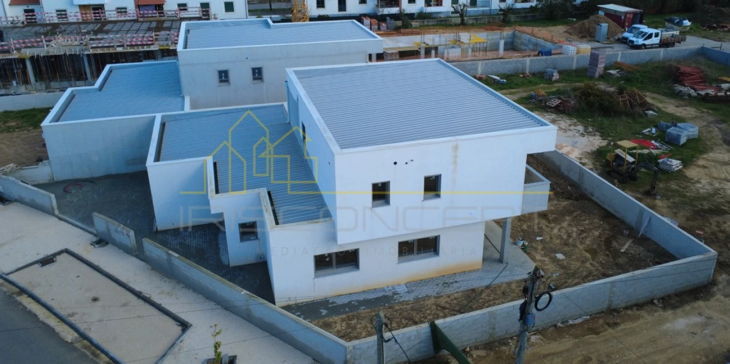 Moradia T3 para Venda em Batalha Foto 1