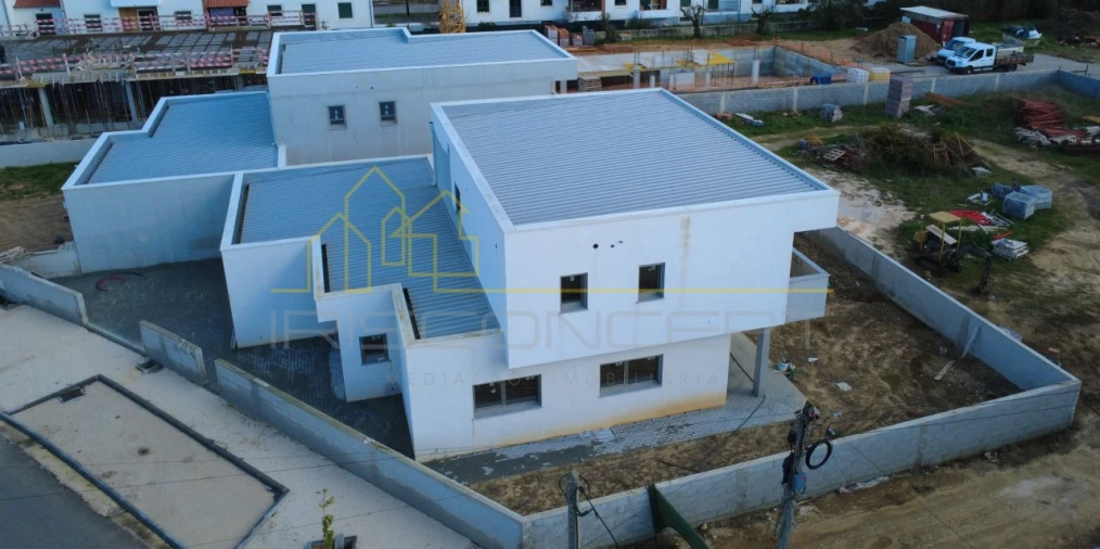 Moradia T3 para Venda em Batalha Foto 1