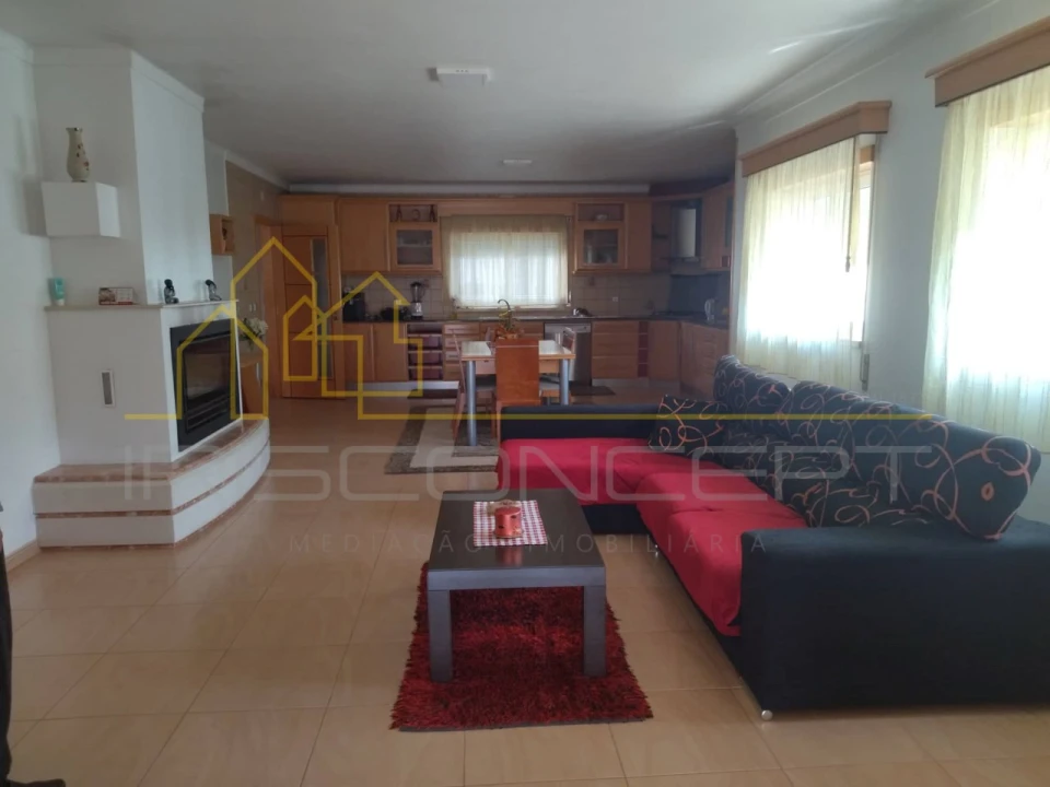 Moradia T5 para Venda em Maceira Foto 2