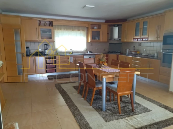 Moradia T5 para Venda em Maceira Foto 5