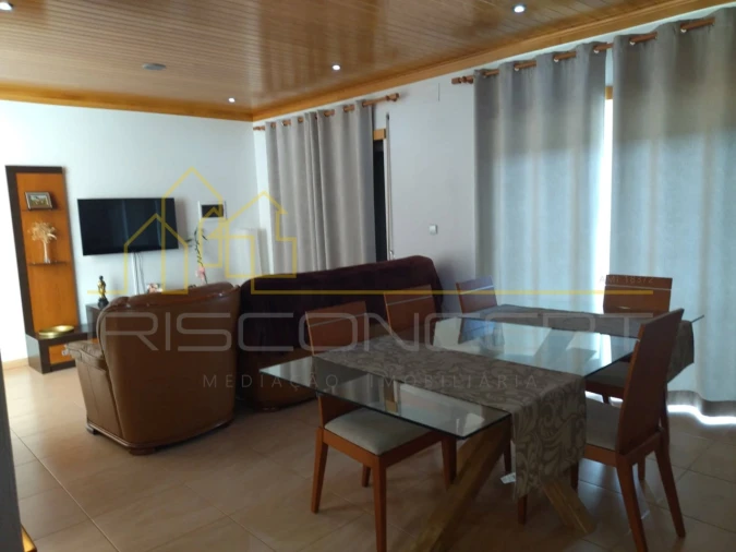 Moradia T5 para Venda em Maceira Foto 16