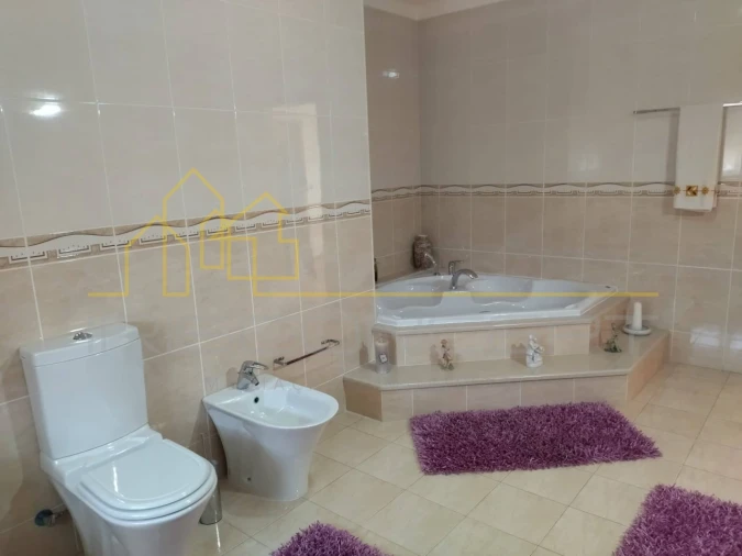 Moradia T5 para Venda em Maceira Foto 23