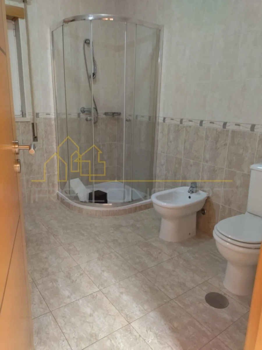 Moradia T5 para Venda em Maceira Foto 24