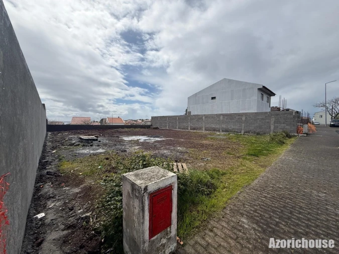 Terreno para Venda em Rosto do Cão (Livramento)