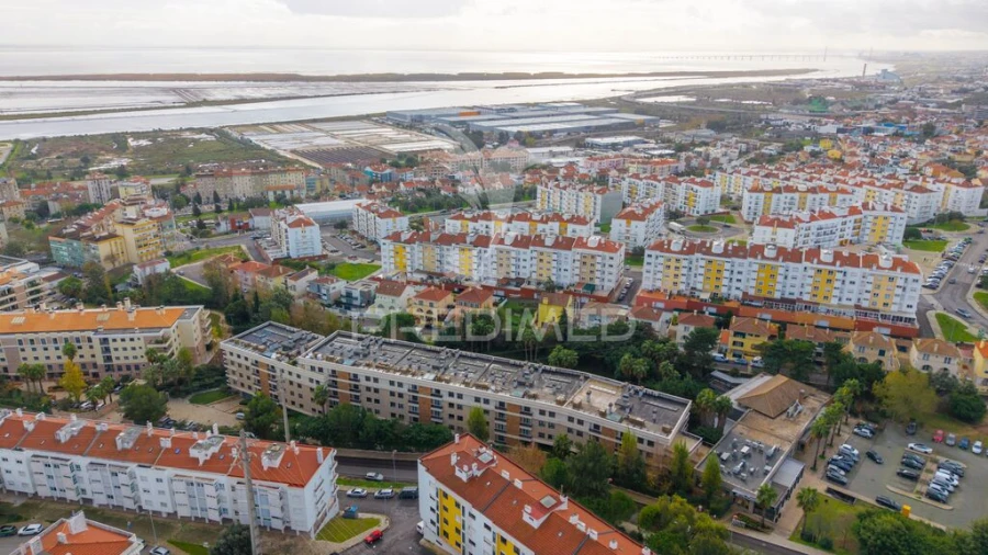 Apartamento T3 para Venda em Póvoa de Santa Iria e Forte da Casa Foto 18