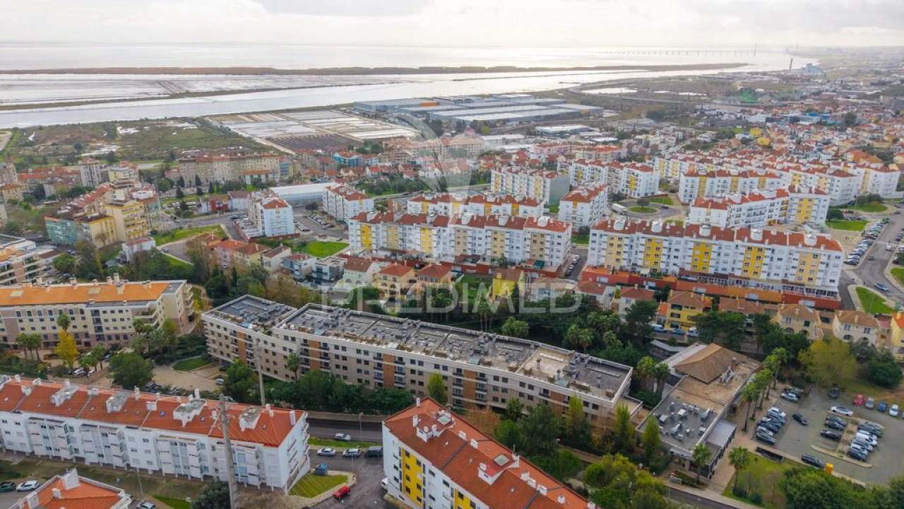 Apartamento T3 para Venda em Póvoa de Santa Iria e Forte da Casa Foto 18