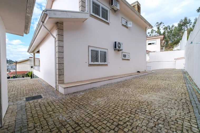 Moradia T4 para Venda em Rebordosa Foto 32