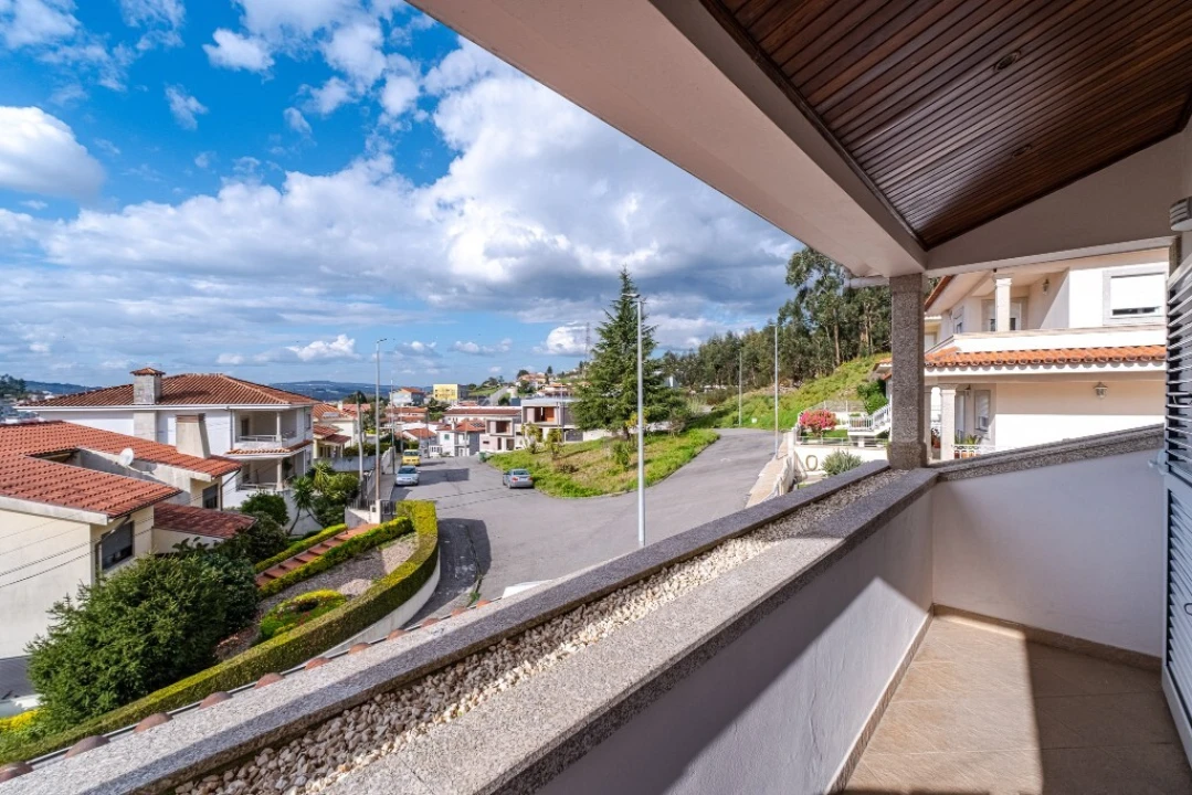 Moradia T4 para Venda em Rebordosa Foto 3