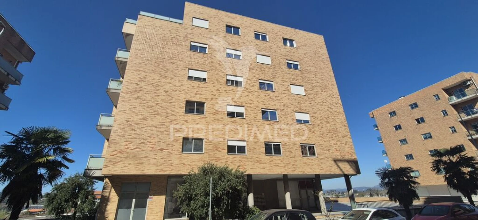 Loja para Venda em Real, Dume e Semelhe Foto 2