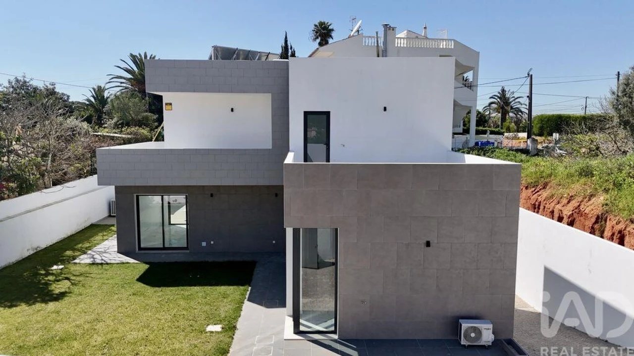 Moradia T3 para Venda em Lagos (São Sebastião e Santa Maria) Foto 2