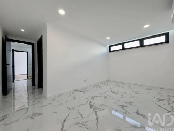 Moradia T3 para Venda em Lagos (São Sebastião e Santa Maria) Foto 32