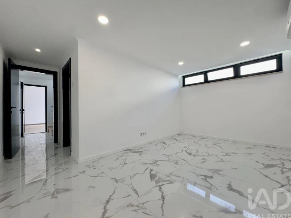 Moradia T3 para Venda em Lagos (São Sebastião e Santa Maria) Foto 32