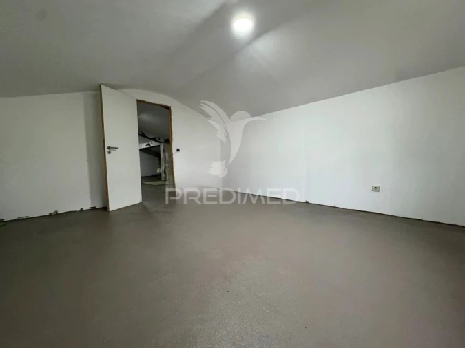 Moradia T3 para Venda em Serpins Foto 8