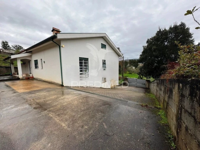 Moradia T3 para Venda em Serpins Foto 2