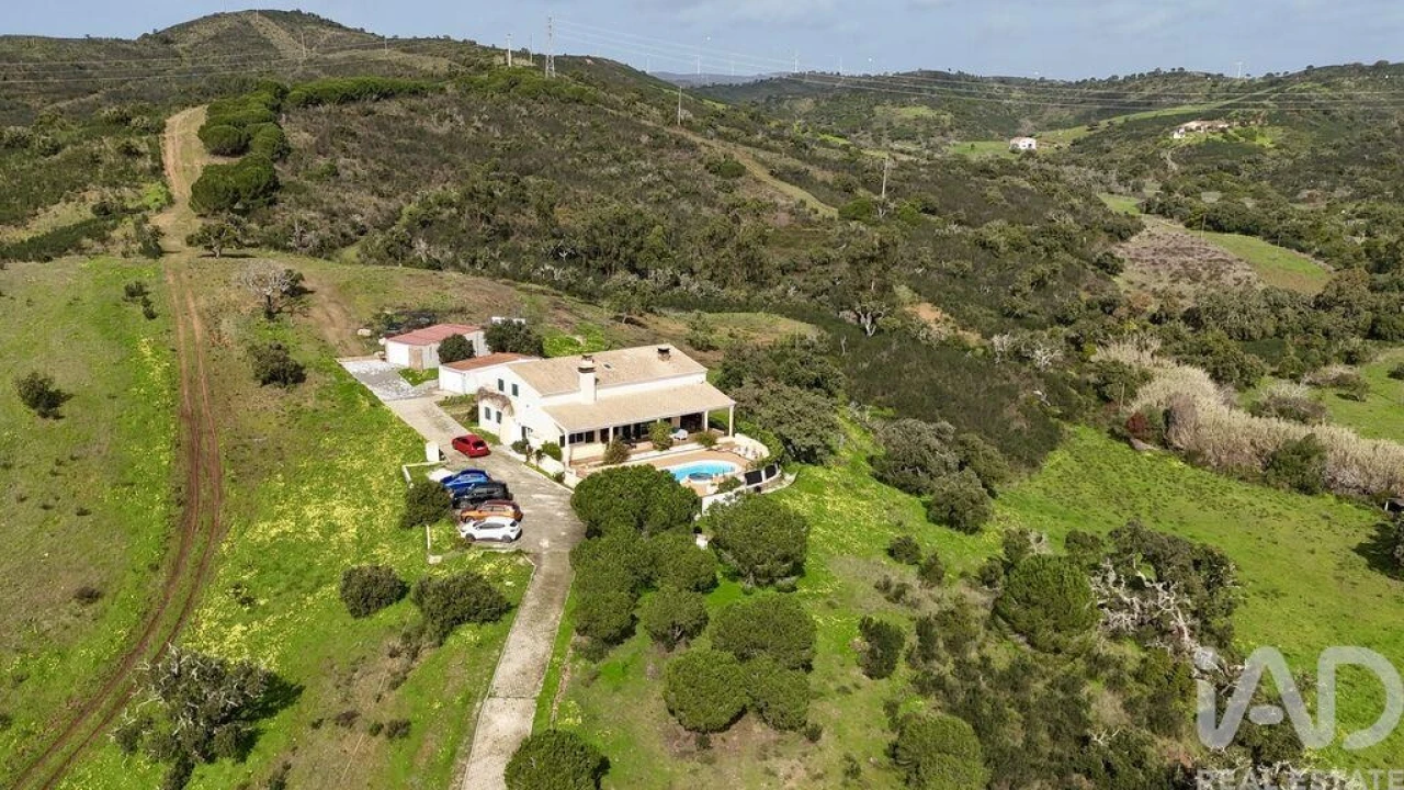 Quinta T4 para Venda em Bensafrim e Barão de São João Foto 30
