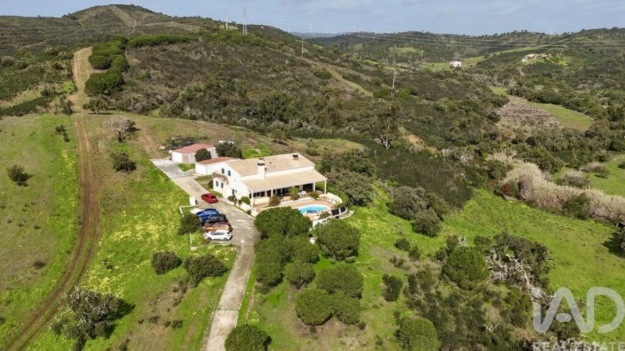Quinta T4 para Venda em Bensafrim e Barão de São João Foto 30