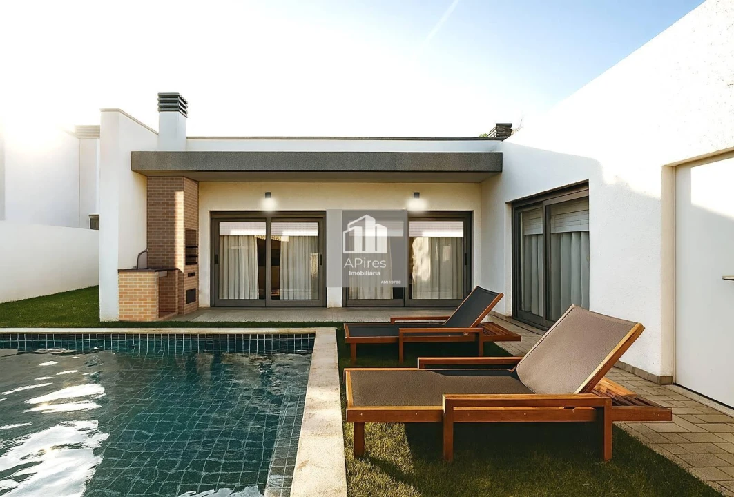 Moradia T4 para Venda em Fernao Ferro Foto 1