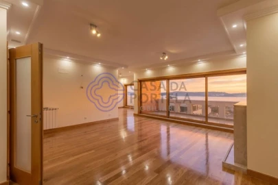 Apartamento T4 para Venda em Algés, Linda-A-Velha e Cruz Quebrada-Dafundo