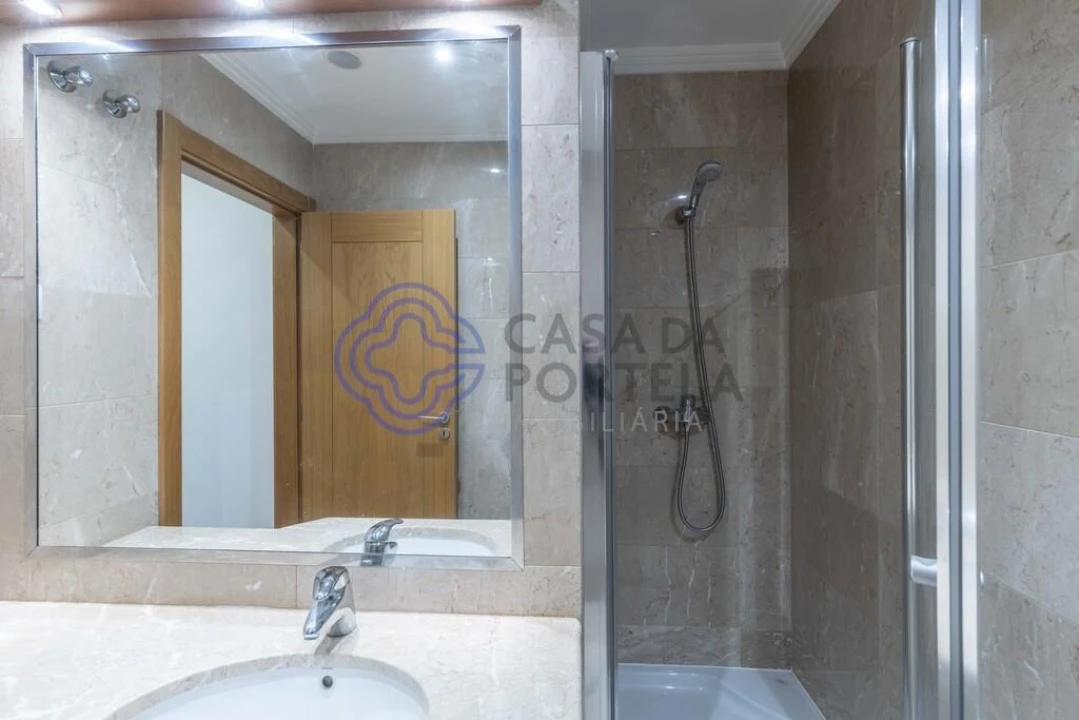 Apartamento T4 para Venda em Algés, Linda-A-Velha e Cruz Quebrada-Dafundo Foto 12