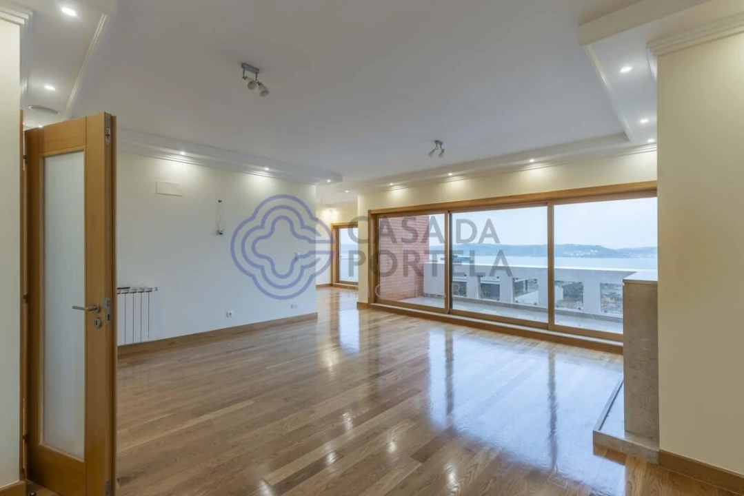 Apartamento T4 para Venda em Algés, Linda-A-Velha e Cruz Quebrada-Dafundo Foto 3