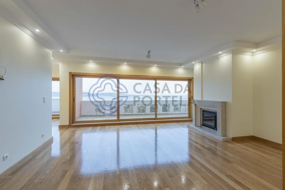 Apartamento T4 para Venda em Algés, Linda-A-Velha e Cruz Quebrada-Dafundo Foto 1